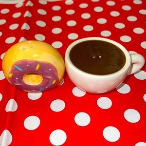 New Ceramic Donut and Coffee Cup Salt Pepper Shaker Set Pair